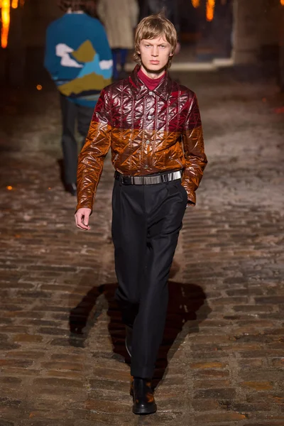 Look 15